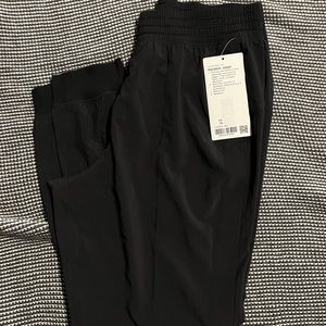 Brand new women’s Lululemon wanderer jogger!